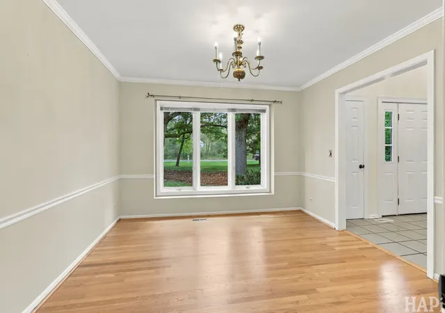 Photo 3 of Single family home for sale at 22 Bruce Cir N, Hawthorn Woods, IL 60047 | MLS# 12755000 | Listing updated on 2026-09-25