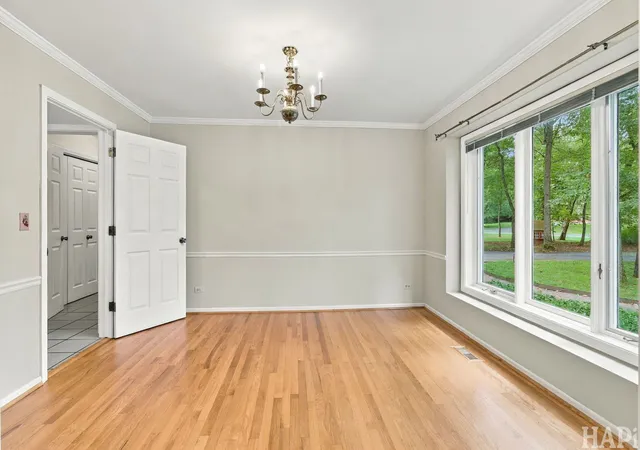 Photo 4 of Single family home for sale at 22 Bruce Cir N, Hawthorn Woods, IL 60047 | MLS# 12755000 | Listing updated on 2026-09-25