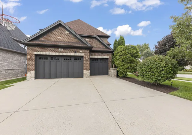 Photo 1 of Single family home for sale at 253 E Wilson St, Elmhurst, IL 60126 | MLS# 12755001 | Listing updated on 2026-09-24