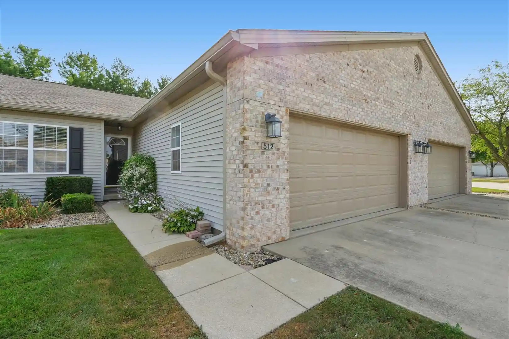 Listing Photo 1 - Condo for sale in 512 Stonecrest Dr located at 512 Stonecrest Dr, Savoy, IL 61874 - Unit #512