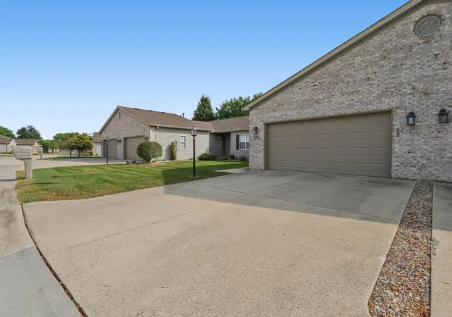 Listing Photo 4 - Condo for sale in building located at 512 Stonecrest Dr, Savoy, IL 61874 - Unit #512