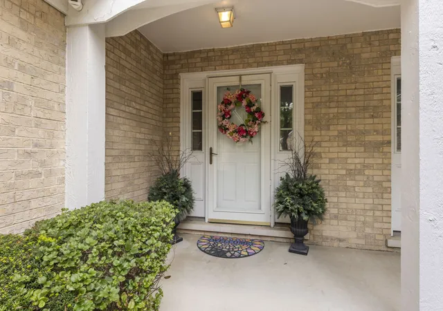 Photo 3 of Townhouse for sale at 11124 Indian Woods Dr, Indian Head Park, IL 60525 | MLS# 12755016 | Listing updated on 2026-09-24