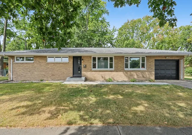Single family home for sale at 1701 S Anderson St, Urbana, IL 61801 | MLS# 12755023