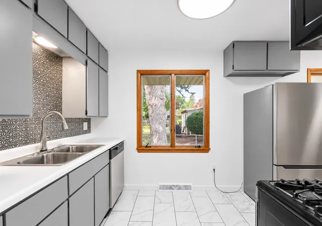 Photo 4 of Single family home for sale at 1701 S Anderson St, Urbana, IL 61801 | MLS# 12755023 | Listing updated on 2026-09-23
