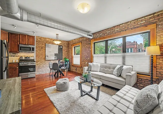 Listing Photo 4 - Condo for sale in building located at 1249 W Roscoe St, Chicago, IL 60657 - Unit #1