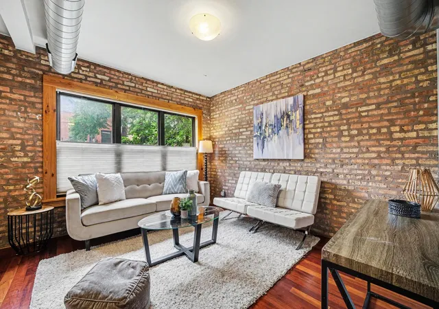 Listing Photo 5 - Condo for sale in building located at 1249 W Roscoe St, Chicago, IL 60657 - Unit #1