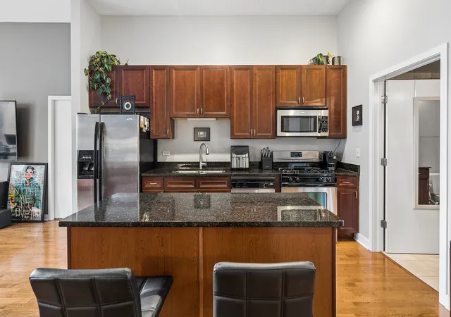 Photo 2 of Condo for sale at 740 W Fulton St #1212, Chicago, IL 60661 | MLS# 12755029 | Listing updated on 2026-10-09