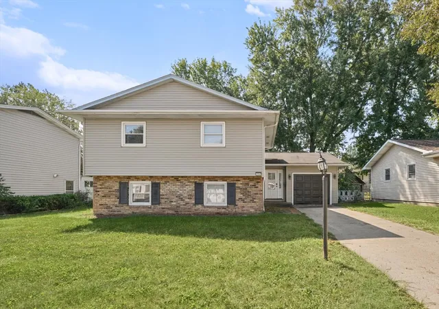 Photo 1 of Sale Pending at 1747 E Barrington Ave, Decatur, IL 62526 | MLS# 12755035 | Listing updated on 2026-09-23
