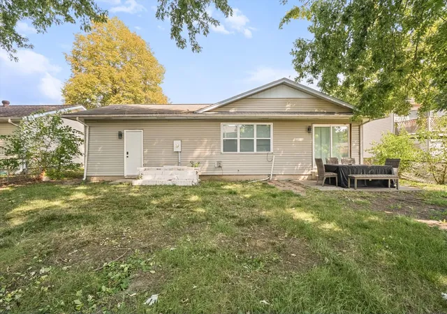Photo 3 of Sale Pending at 1747 E Barrington Ave, Decatur, IL 62526 | MLS# 12755035 | Listing updated on 2026-09-23