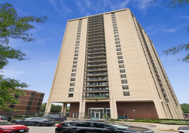 Photo 1 of Condo for sale at 3001 S Michigan Ave #2105, Chicago, IL 60616 | MLS# 12755040 | Listing updated on 2026-09-16