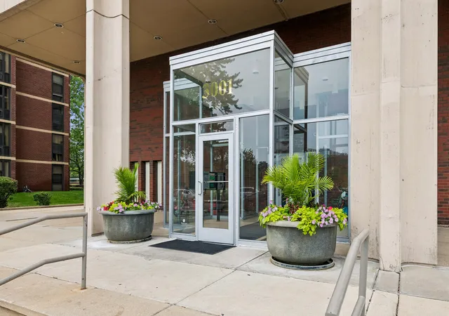 Photo 3 of Condo for sale at 3001 S Michigan Ave #2105, Chicago, IL 60616 | MLS# 12755040 | Listing updated on 2026-09-16