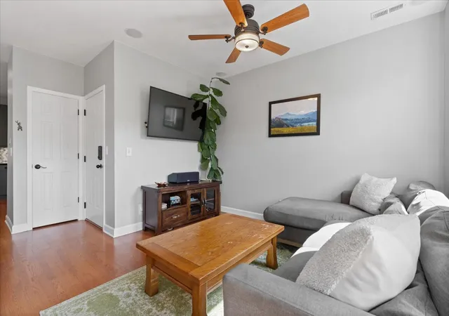 Listing Photo 5 - Condo for sale in building located at 1338 W Addison St, Chicago, IL 60613 - Unit #2