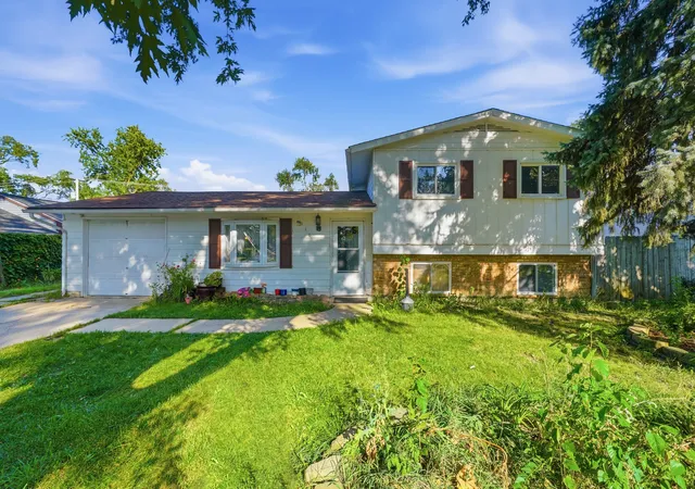 Photo 1 of Single family home for sale at 116 S Pinecrest Rd, Bolingbrook, IL 60440 | MLS# 12755053 | Listing updated on 2026-09-24