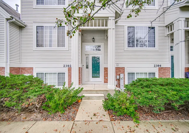 Photo 3 of Townhouse for sale at 2392 Oakfield Ct, Aurora, IL 60503 | MLS# 12755066 | Listing updated on 2026-09-17