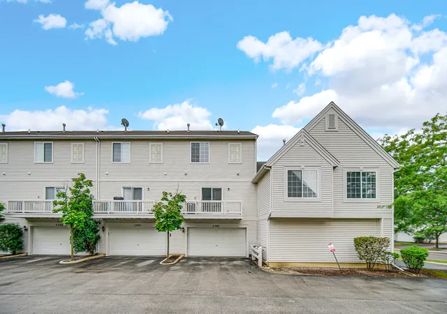 Photo 3 of Townhouse for sale at 2392 Oakfield Ct, Aurora, IL 60503 | MLS# 12755066 | Listing updated on 2026-09-17