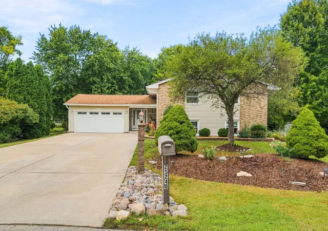 Photo 2 of Single family home for sale at 25240 W Marble Ct, Channahon, IL 60410 | MLS# 12755068 | Listing updated on 2026-09-14