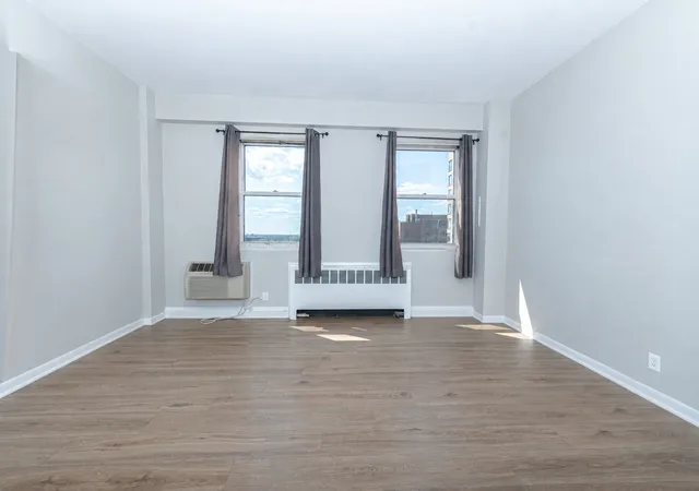 Photo 4 of Condo for sale at 2909 N Sheridan Rd #1705, Chicago, IL 60657 | MLS# 12755083 | Listing updated on 2026-10-08