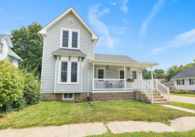 Photo 1 of Single family home for sale at 724 5th Avenue, Belvidere, IL 61008 | MLS# 12755089 | Listing updated on 2026-09-13
