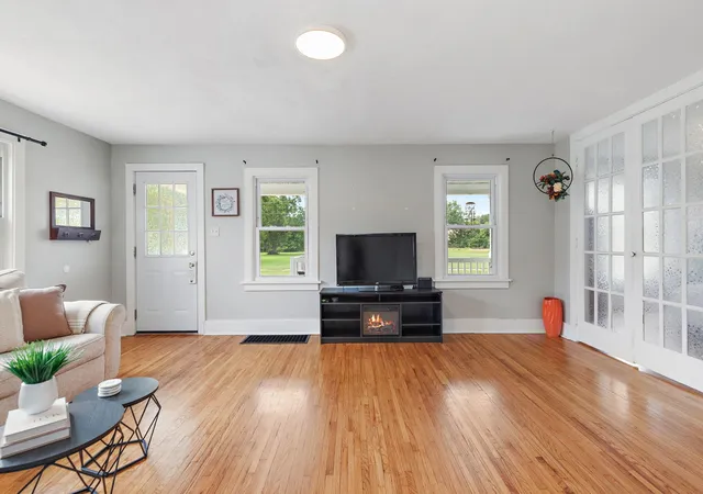 Photo 3 of Single family home for sale at 724 5th Avenue, Belvidere, IL 61008 | MLS# 12755089 | Listing updated on 2026-09-13