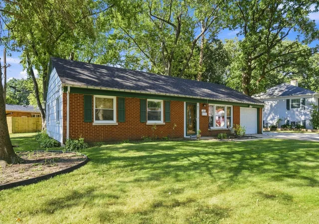 Photo 2 of Single family home for sale at 42 Briarcliff Rd, Montgomery, IL 60538 | MLS# 12755091 | Listing updated on 2026-09-16