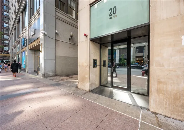 Listing Photo 2 - Condo for sale in building located at 20 N State St, Chicago, IL 60602 - Unit #409