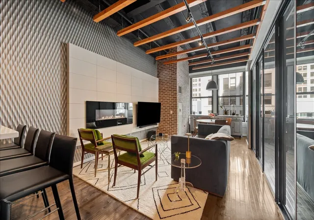 Listing Photo 4 - Condo for sale in building located at 20 N State St, Chicago, IL 60602 - Unit #409