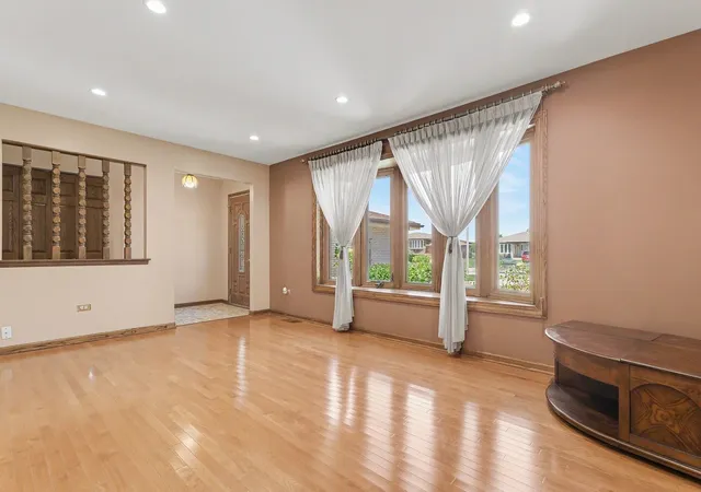 Photo 2 of Single family home for sale at 8507 167th Street, Tinley Park, IL 60487 | MLS# 12755110 | Listing updated on 2026-09-29