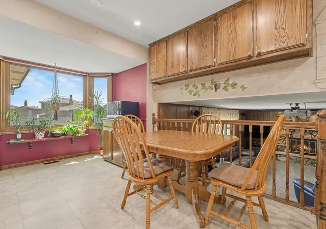Photo 4 of Single family home for sale at 8507 167th Street, Tinley Park, IL 60487 | MLS# 12755110 | Listing updated on 2026-09-29