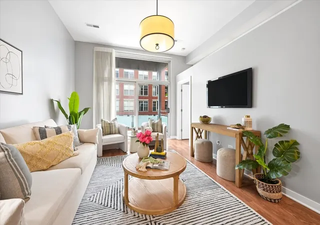 Photo 3 of Condo for sale at 949 W Madison St #407, Chicago, IL 60607 | MLS# 12755116 | Listing updated on 2026-10-04