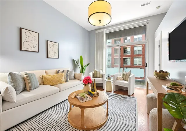 Photo 4 of Condo for sale at 949 W Madison St #407, Chicago, IL 60607 | MLS# 12755116 | Listing updated on 2026-10-04