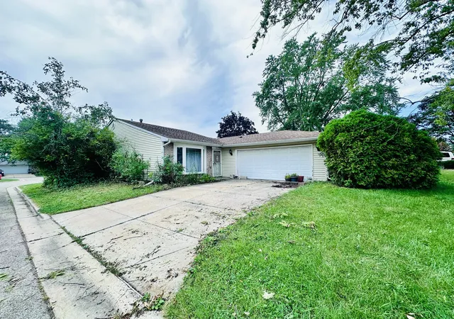 Photo 2 of Single family home for sale at 87 Highbury Dr, Elgin, IL 60120 | MLS# 12755126 | Listing updated on 2026-10-03