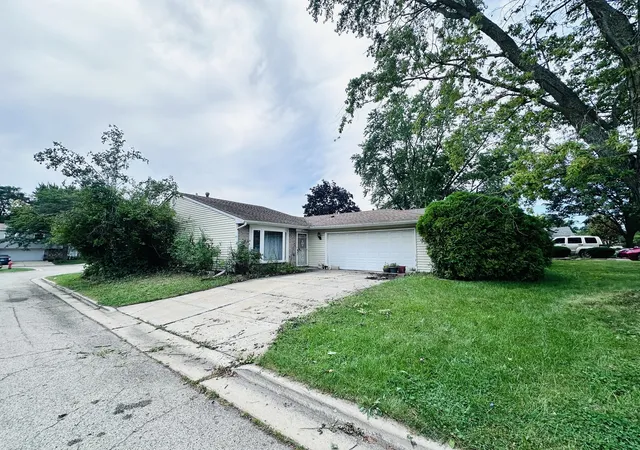 Photo 3 of Single family home for sale at 87 Highbury Dr, Elgin, IL 60120 | MLS# 12755126 | Listing updated on 2026-10-03