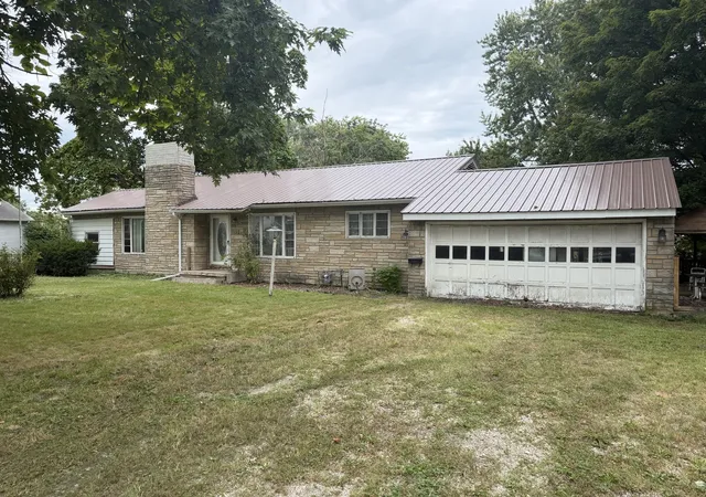 Photo 1 of Single family home for sale at 112 N Maple St, Gilman, IL 60938 | MLS# 12755136 | Listing updated on 2026-10-08