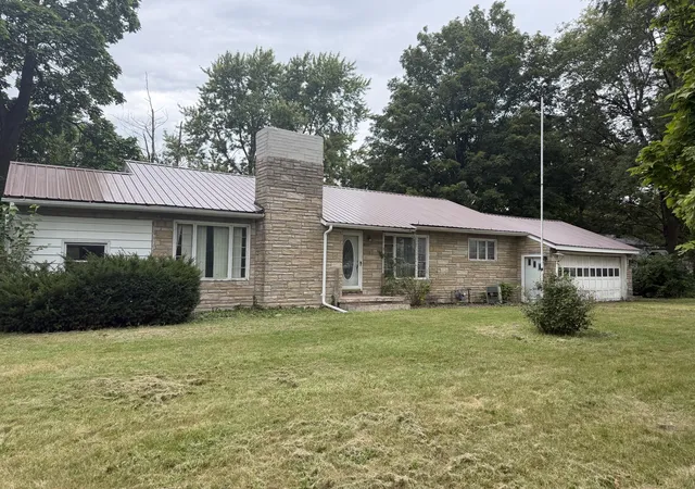 Photo 2 of Single family home for sale at 112 N Maple St, Gilman, IL 60938 | MLS# 12755136 | Listing updated on 2026-10-08