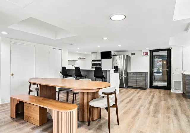Listing Photo 2 - Condo for sale in building located at 1660 N La Salle Dr, Chicago, IL 60614 - Unit #2809