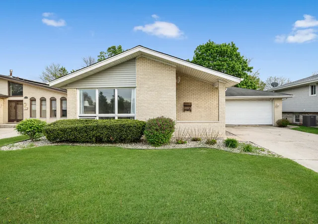 Photo 1 of Single family home for sale at 5911 W 125th Place, Alsip, IL 60803 | MLS# 12755153 | Listing updated on 2026-09-15