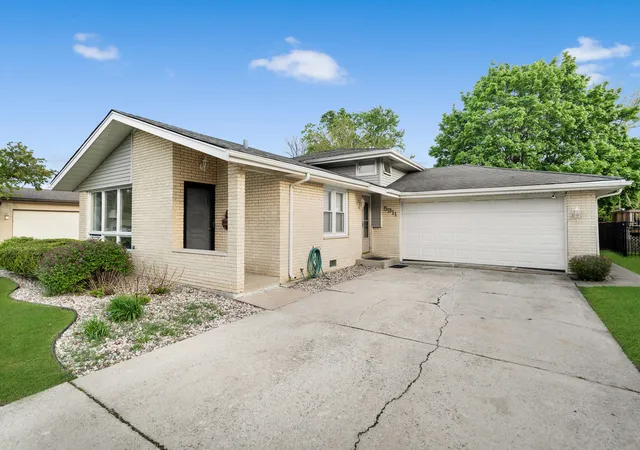 Photo 2 of Single family home for sale at 5911 W 125th Place, Alsip, IL 60803 | MLS# 12755153 | Listing updated on 2026-09-15