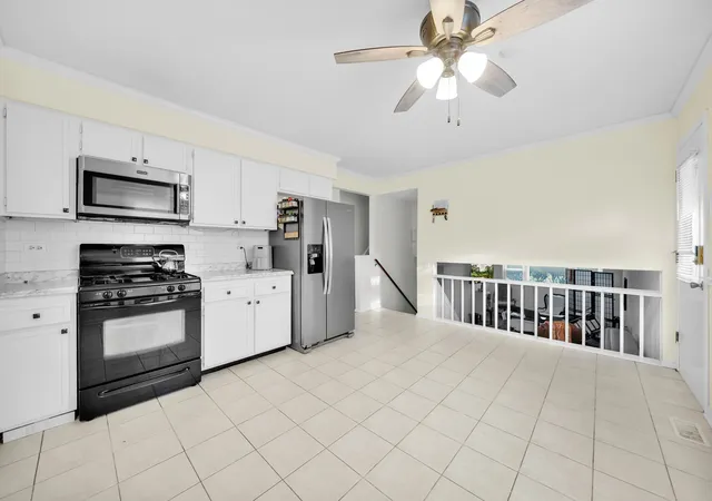 Photo 2 of Single family home for sale at 5911 W 125th Place, Alsip, IL 60803 | MLS# 12755153 | Listing updated on 2026-09-15
