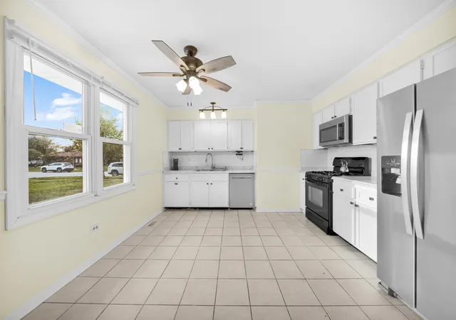 Photo 3 of Single family home for sale at 5911 W 125th Place, Alsip, IL 60803 | MLS# 12755153 | Listing updated on 2026-09-15