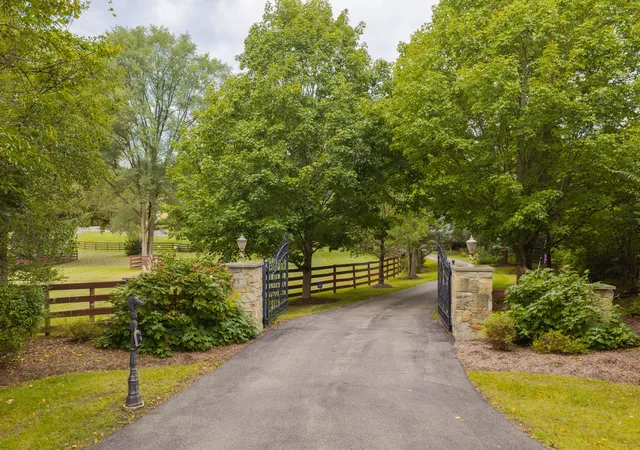 Photo 3 of Single family home for sale at 5 Autumn Trl, Barrington Hills, IL 60010 | MLS# 12755157 | Listing updated on 2026-09-23