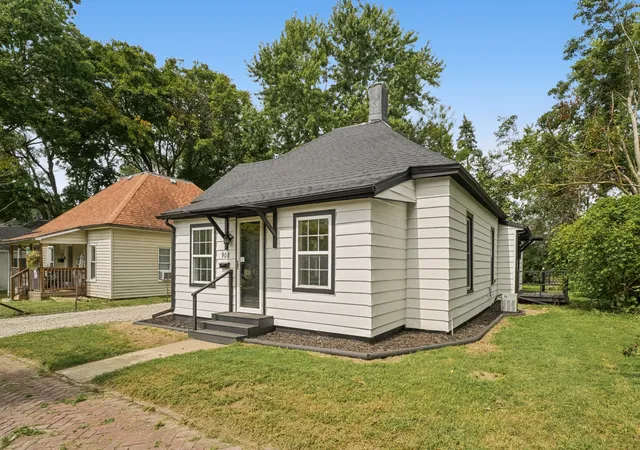 Single family home for sale at 908 E Water St, Urbana, IL 61802 | MLS# 12755165