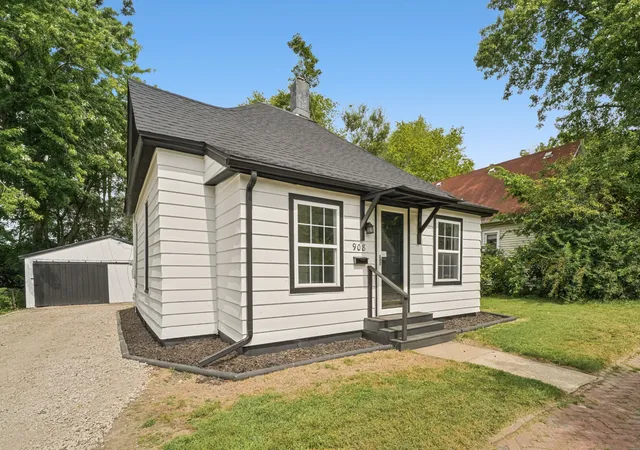 Photo 2 of Single family home for sale at 908 E Water St, Urbana, IL 61802 | MLS# 12755165 | Listing updated on 2026-09-15