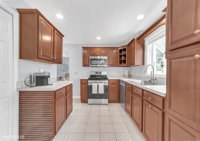 Photo 2 of Single family home for sale at 1048 Hermes Ave, Lemont, IL 60439 | MLS# 12755183 | Listing updated on 2026-09-13