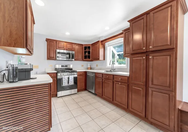 Photo 4 of Single family home for sale at 1048 Hermes Ave, Lemont, IL 60439 | MLS# 12755183 | Listing updated on 2026-09-13