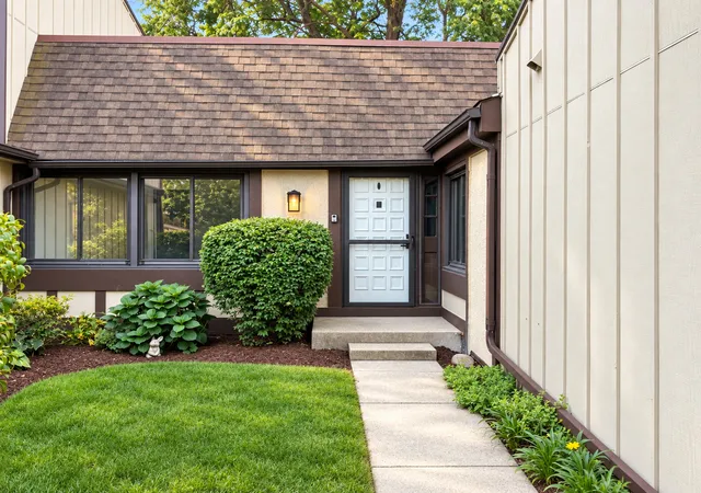 Photo 2 of Townhouse for sale at 166 Cascade Dr, Indian Head Park, IL 60525 | MLS# 12755184 | Listing updated on 2026-09-21
