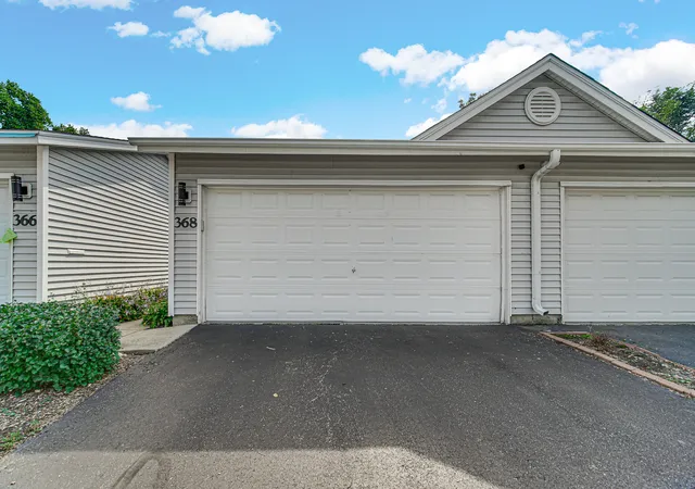 Photo 2 of Townhouse for sale at 368 Dogwood Ter, Buffalo Grove, IL 60089 | MLS# 12755192 | Listing updated on 2026-09-24