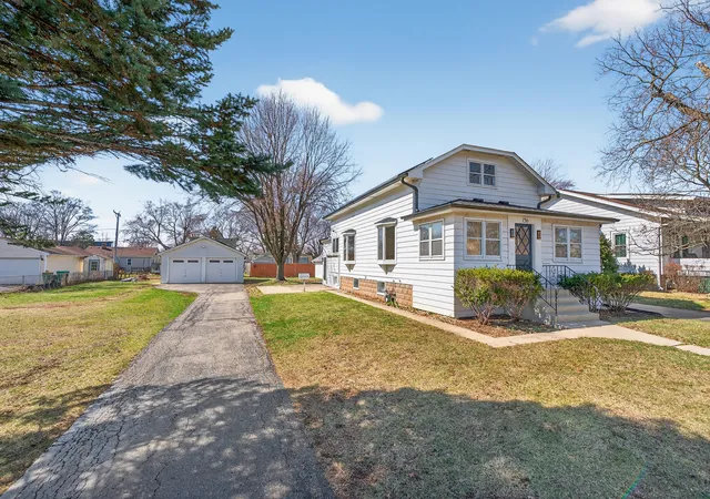 Photo 3 of Single family home for sale at 156 Wille Ave, Wheeling, IL 60090 | MLS# 12755203 | Listing updated on 2026-09-22