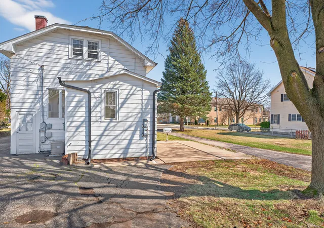 Photo 3 of Single family home for sale at 156 Wille Ave, Wheeling, IL 60090 | MLS# 12755203 | Listing updated on 2026-09-22