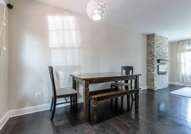 Photo 4 of Single family home for sale at 690 Macarthur Dr, Buffalo Grove, IL 60089 | MLS# 12755210 | Listing updated on 2026-09-27
