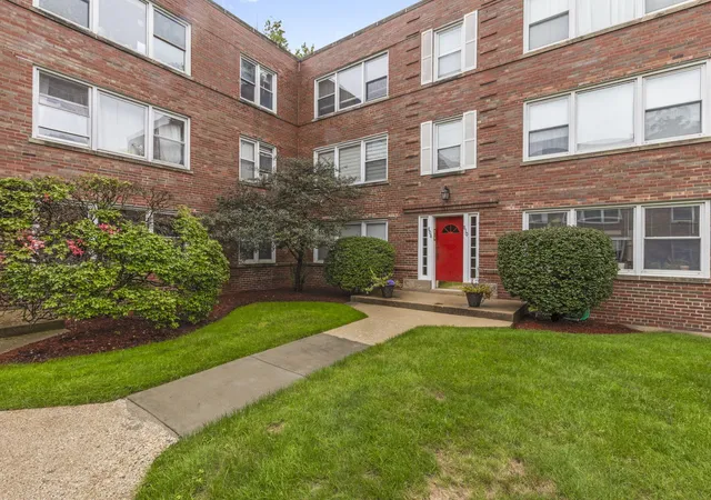 Photo 2 of Townhouse for sale at 801 Oakton St #1, Evanston, IL 60202 | MLS# 12755215 | Listing updated on 2026-09-24